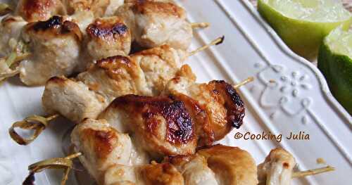 BROCHETTES DE POULET MARINÉ AU LAIT DE COCO ET CITRON VERT 