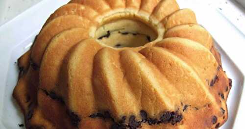 BUNDT CAKE AUX PETITS SUISSES ET PÉPITES DE CHOCOLAT