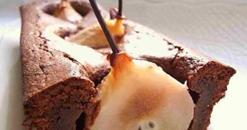 CAKE AU CHOCOLAT AUX POIRES DEBOUT