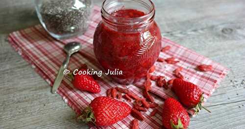 CONFITURE DE FRAISES AUX GRAINES DE CHIA ET BAIES DE GOJI