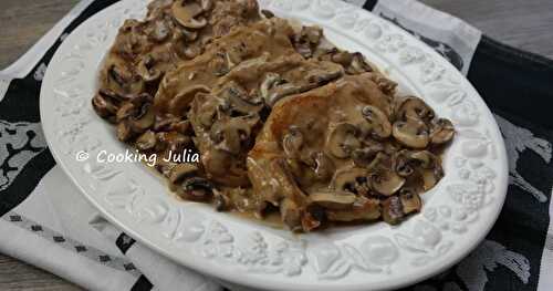 CÔTES DE VEAU À LA CRÈME ET AUX CHAMPIGNONS 