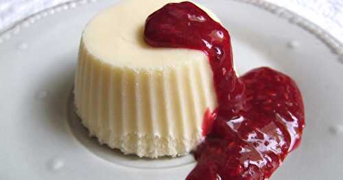 GLACE AU MASCARPONE ET AU CHOCOLAT BLANC, COULIS DE FRAMBOISES