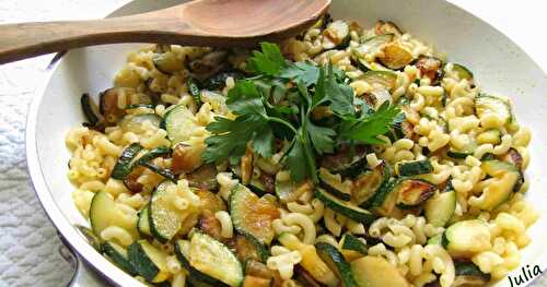 POÊLÉE DE COQUILLETTES AUX COURGETTES