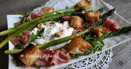 SALADE TIÈDE D'ASPERGES VERTES, BURRATA ET LARD