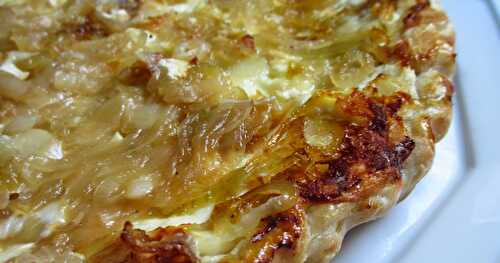 TATIN DE CHÈVRE AUX OIGNONS CARAMÉLISÉS 