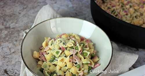 ONE PAN PASTA AU JAMBON, LARDONS ET PETITS POIS