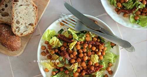 SALADE DE POIS CHICHES RÔTIS AUX ÉPICES, TOMATES ET MENTHE