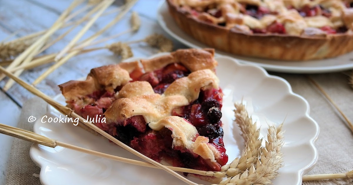 TARTE À LA RHUBARBE ET AUX FRUITS ROUGES