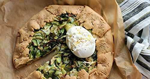 TARTE RUSTIQUE AUX COURGETTES, PARMESAN ET BURRATA