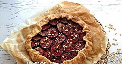 TARTE RUSTIQUE AUX FIGUES VIOLETTES ET AUX PIGNONS