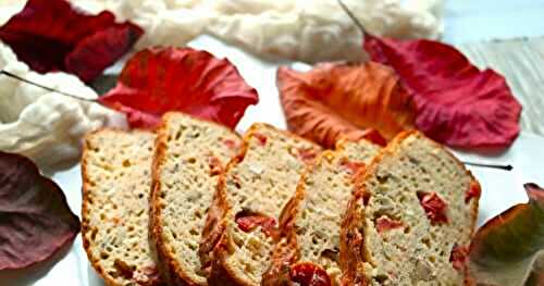 CAKE AUX OLIVES VERTES ET AUX TOMATES MARINÉES