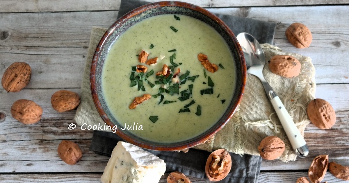 VELOUTÉ DE BROCOLI AU BLEU ET AUX NOIX