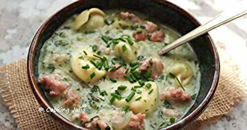 SOUPE DE TORTELLINI À LA SAUCISSE ET AUX ÉPINARDS 
