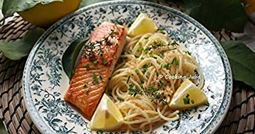 SAUMON RÔTI AUX SPAGHETTI AIL ET CITRON (RÉGIME CRÉTOIS)