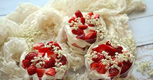 COUPES FAÇON TIRAMISU AUX FRAISES