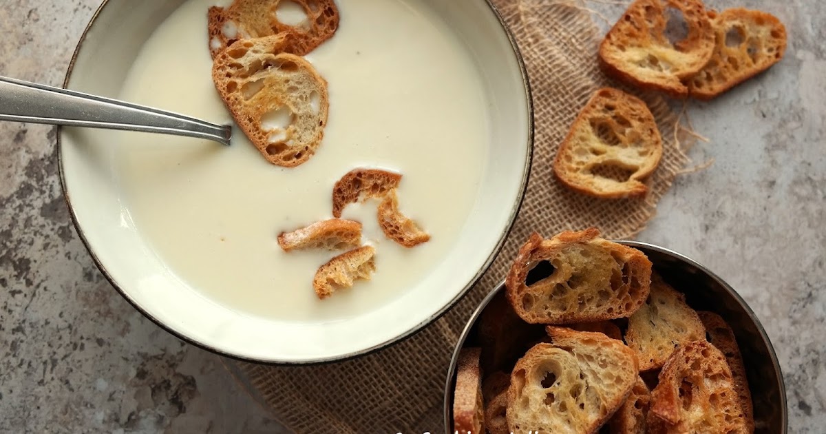 SOUPE À LA PURÉE ET AUX CROÛTONS