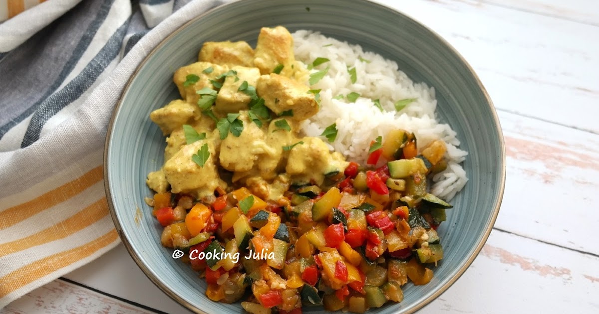 POULET AU CURRY, LÉGUMES D'ÉTÉ ET RIZ