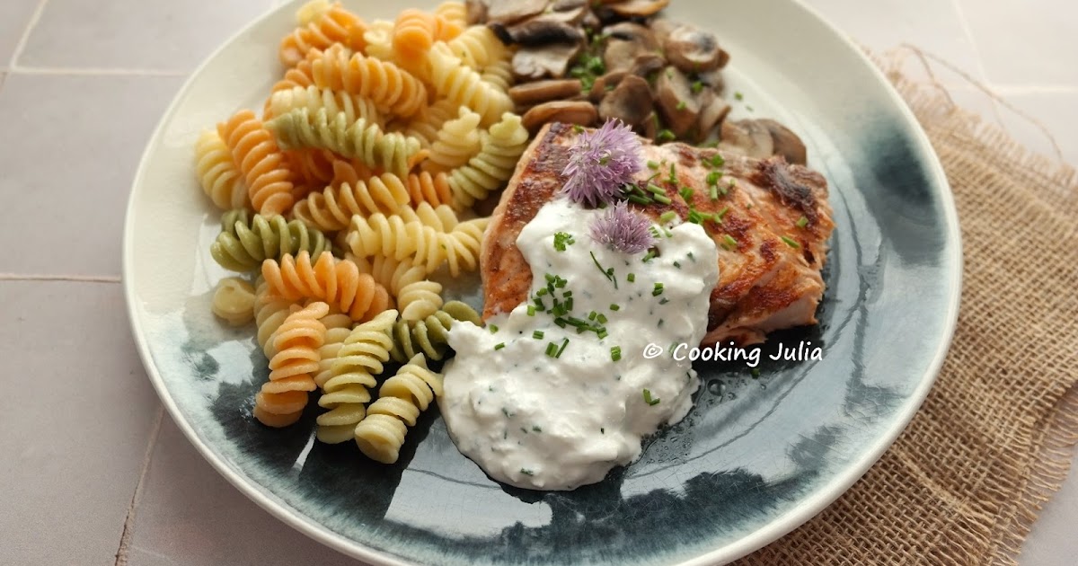 SAUMON RÔTI SAUCE STRACCIATELLA, PÂTES ET CHAMPIGNONS