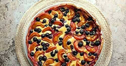 TARTE CRÉMEUSE AUX ABRICOTS ET MYRTILLES 