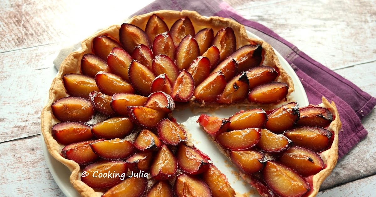 TARTE AUX PRUNES ROUGES ET POUSSIÈRE DE LUNE