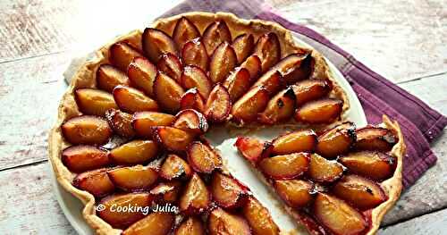 TARTE AUX PRUNES ROUGES ET POUSSIÈRE DE LUNE