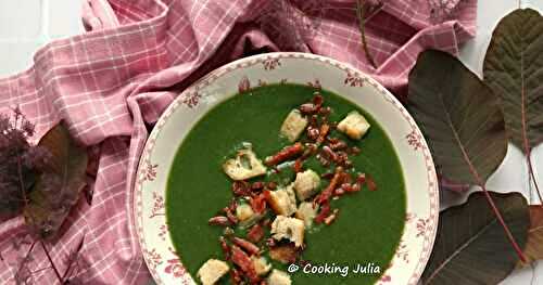 VELOUTÉ COURGETTE-ÉPINARDS ET SON CRUMBLE DE LARDONS