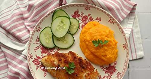 ESCALOPES DE POULET PANÉES ET PURÉE DE CAROTTES ET POMMES DE TERRE