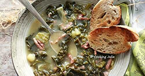 SOUPE AUX FEUILLES DE CHOU, LARDONS ET POMMES DE TERRE