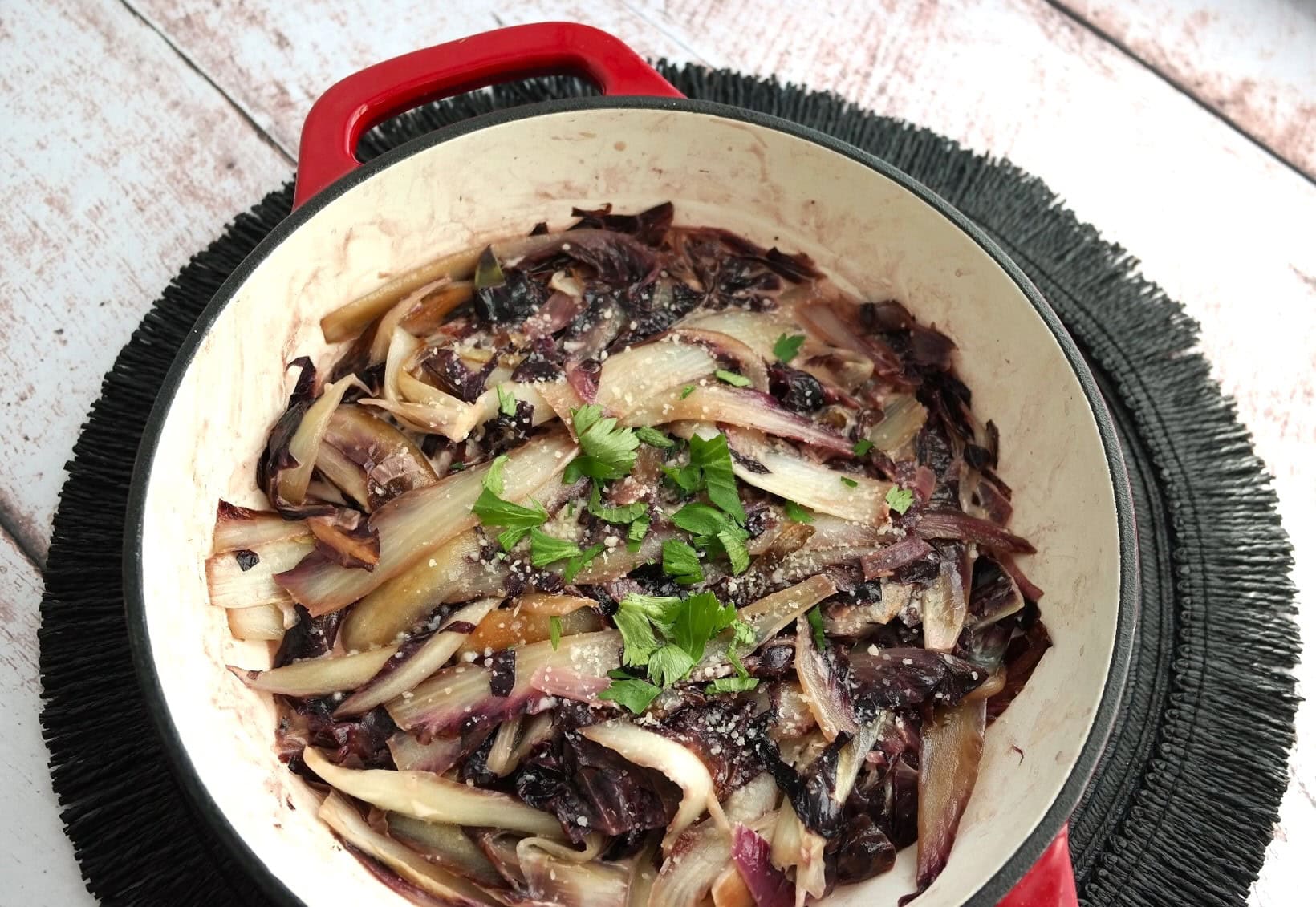 Poêlée de salade trévisana au parmesan
