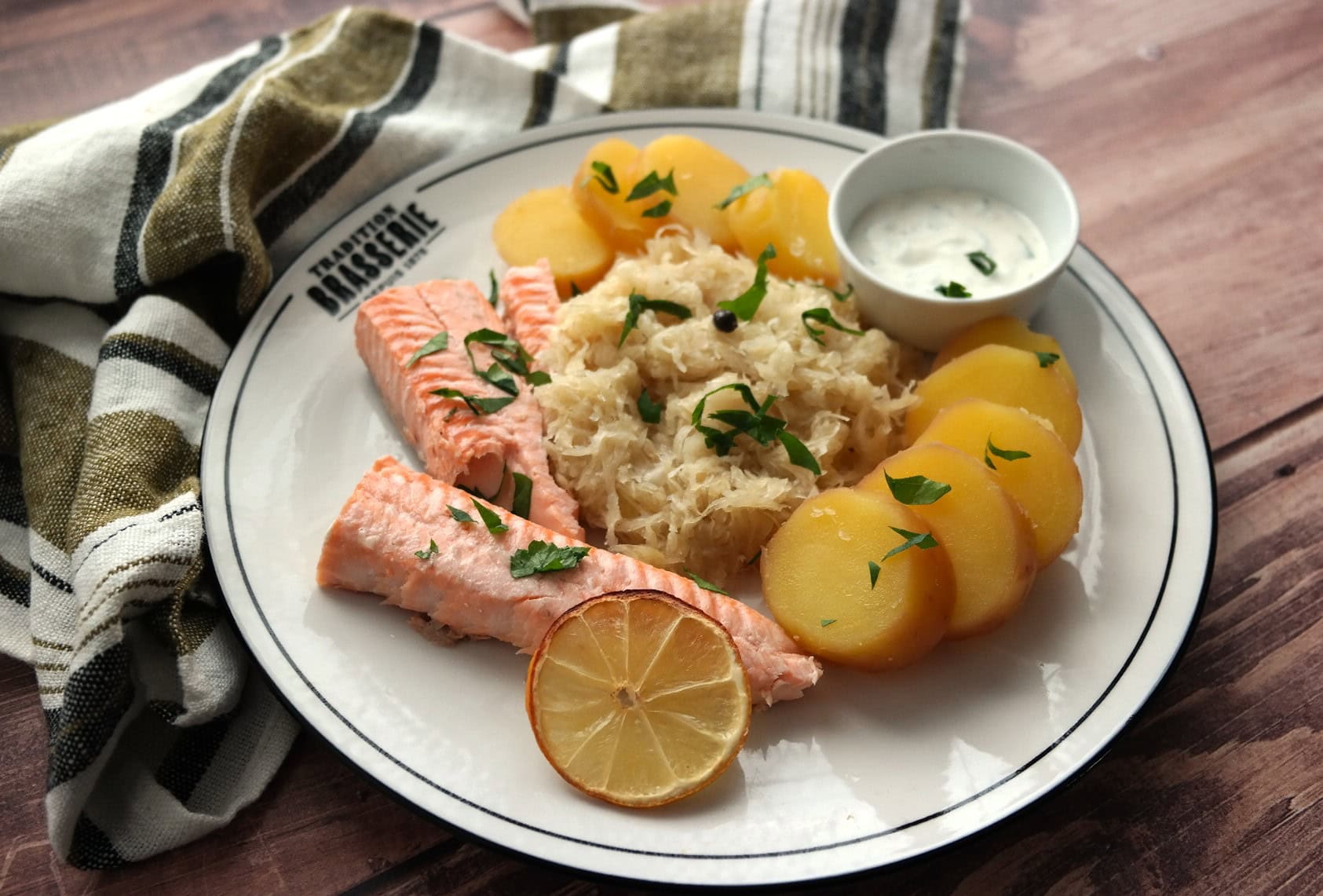 Saumon entier à la choucroute