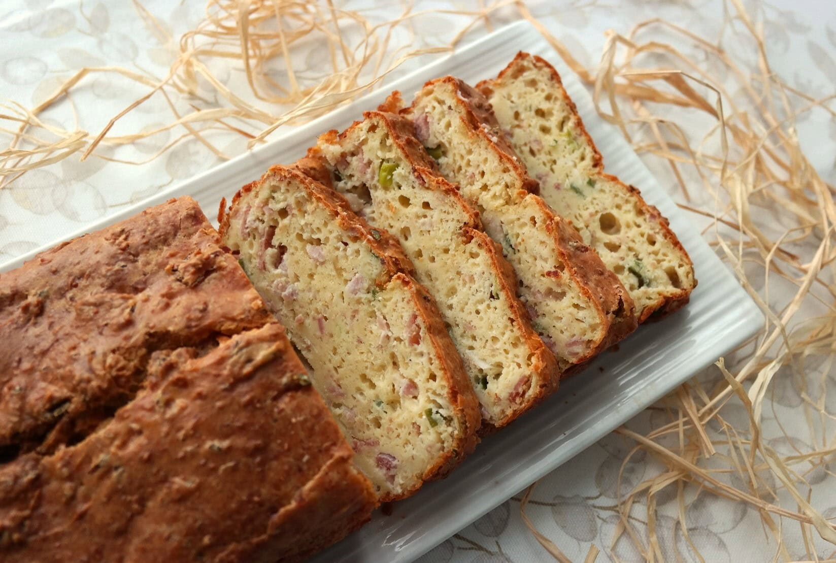 Cake moelleux aux lardons, jambon et ricotta