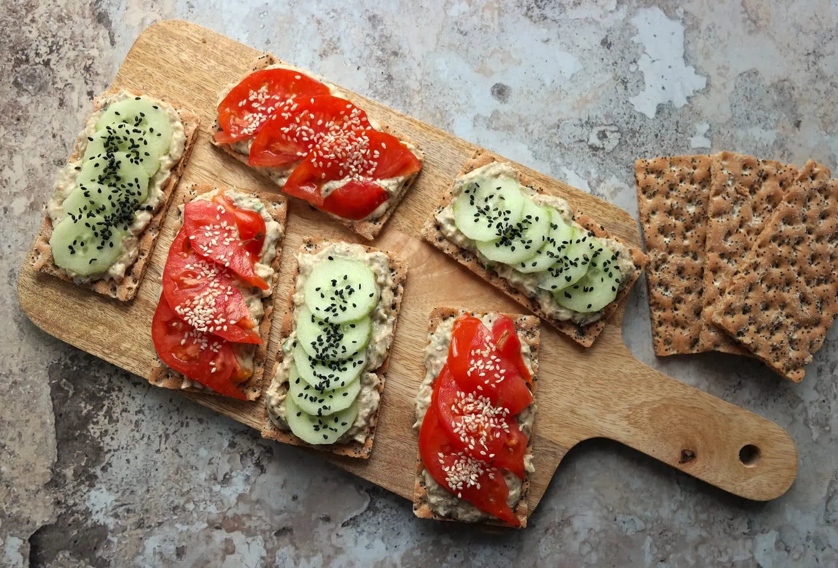 Tartines à la crème de maquereau et crudités