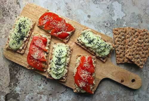 Tartines à la crème de maquereau et crudités