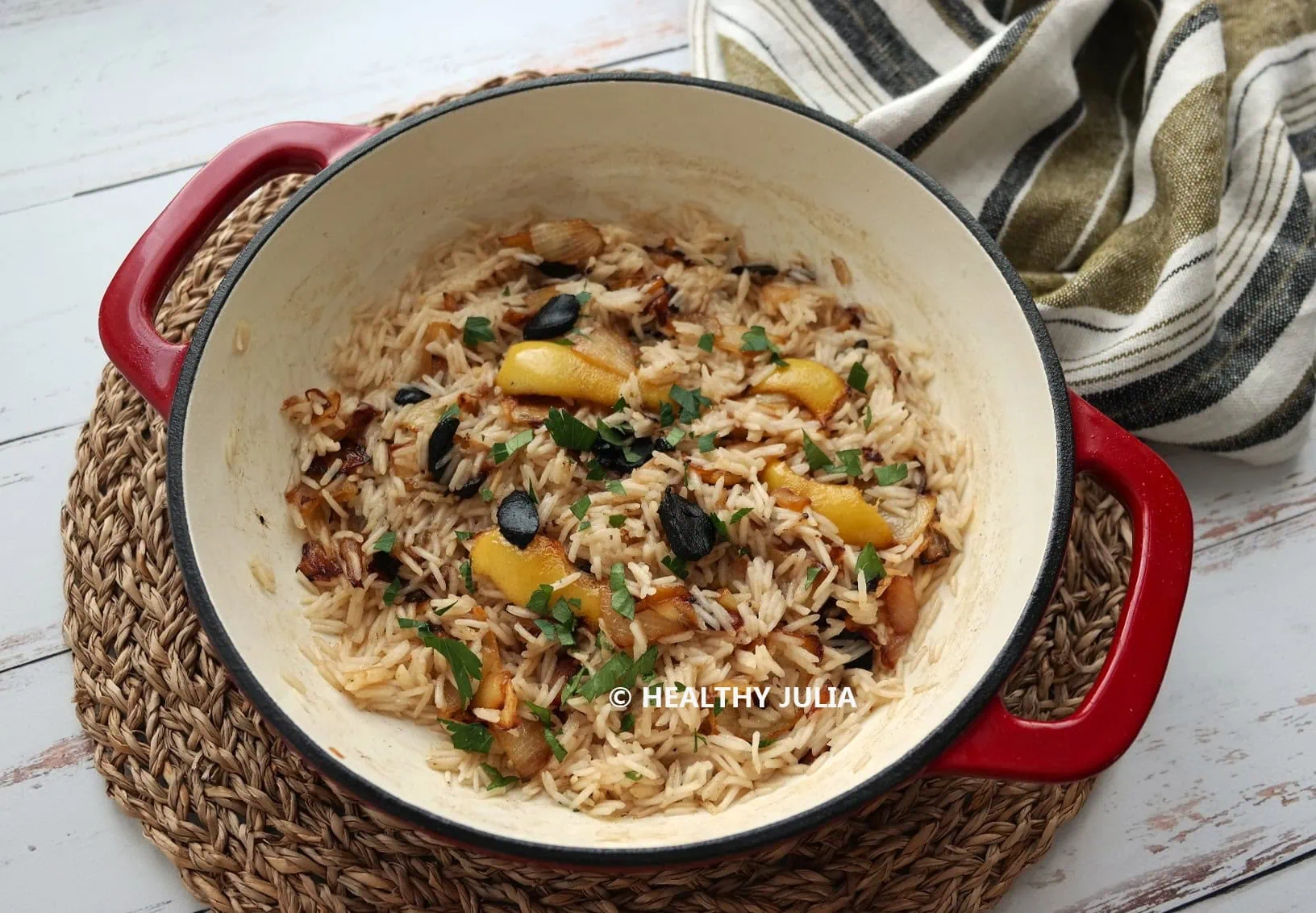 Riz pilaf aux oignons et à l’ail noir d’Ottolenghi