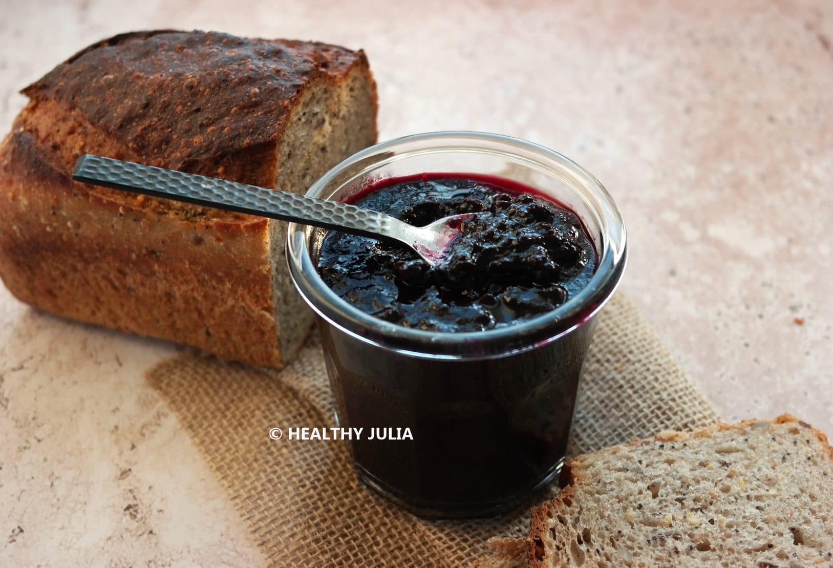 Confiture allégée de myrtilles sauvages
