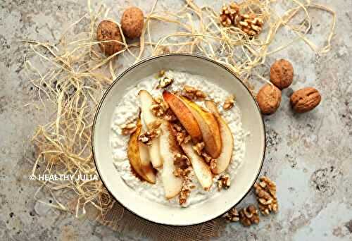 Porridge crémeux au yaourt, poire et noix
