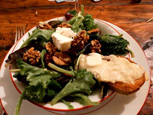 Salade Noix et Chèvre chaud sur pain grillé