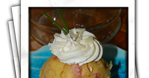 Cupcake oignons, lardons, topping fromage frais et vache qui rit