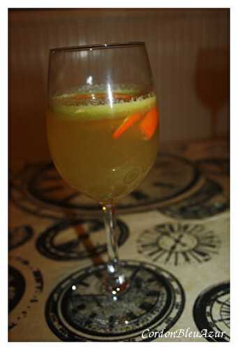 Cocktail au vin blanc et jus de kiwi