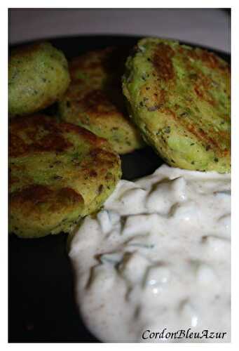 Sauce yaourt, concombre et épices pour des falafels