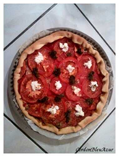 Tarte au pesto, fromage de chèvre et tomates