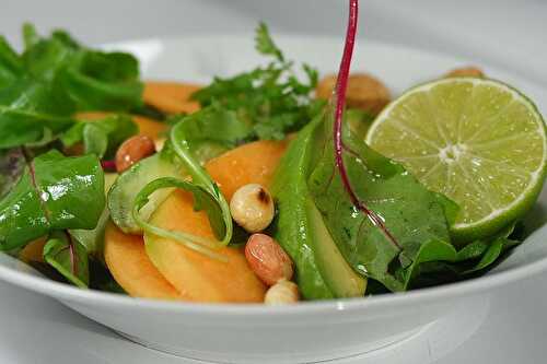 Salade de melon, avocat et cacahuètes grillées