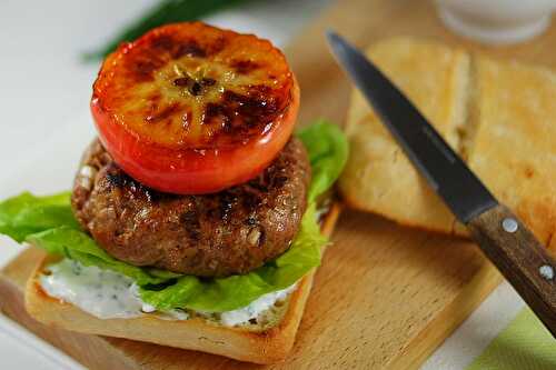 Burger à la grecque, pomme rôtie