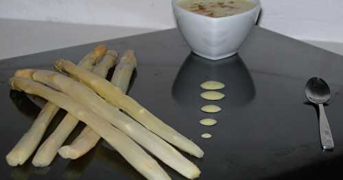 Asperges blanches à la sauce aérienne marocaine