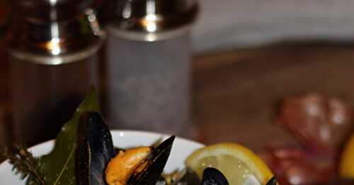 Moules marinières : curry, citron et estragon