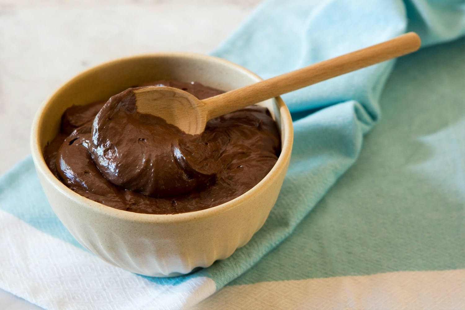 Mousse au chocolat à l’ancienne : ma version dense et intense au beurre demi-sel