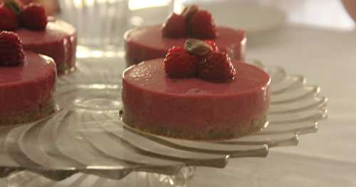 Bavarois framboise, base pistache (sans cuisson)