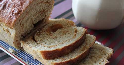 Brioche roulée au caramel, sans beurre et (presque) sans reproche