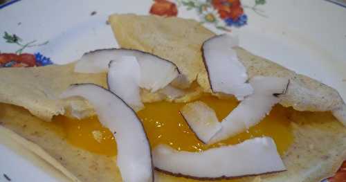 Crêpes au lait de coco fourrées à la mangue