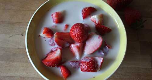 Fraises en nage d'amandes